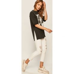 Answear - T-shirt. Czarne bluzki damskie ANSWEAR, s, z nadrukiem, z bawełny, casualowe, z okrągłym kołnierzem, z krótkim rękawem. Za 49,90 zł.