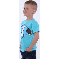 T-shirt chłopięcy z liczbą niebieski NDZ4478. Niebieskie t-shirty chłopięce marki Fasardi, bez wzorów, bez rękawów. Za 39,00 zł.