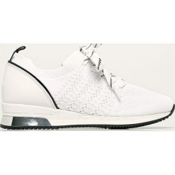 Marco Tozzi - Buty. Białe buty sportowe damskie Marco Tozzi, z gumy. Za 229,90 zł.