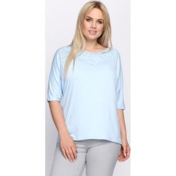 Jasnoniebieska Bluzka Arcane. Niebieskie bluzki damskie Born2be, xl, bez wzorów, z dzianiny, bez kołnierzyka, bez rękawów. Za 49,99 zł.