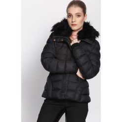 Czarna Kurtka Close To Me. Czarne kurtki damskie Born2be, na zimę, xl, bez wzorów, z futra, krótkie, bez kaptura. Za 74,99 zł.