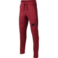 Spodnie dresowe. Czarne chinosy chłopięce Nike, z bawełny. Za 201,56 zł.