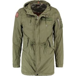 Schott NYC STANTON Parka khaki. Zielone parki męskie marki Schott NYC, xl, z bawełny. W wyprzedaży za 362,45 zł.
