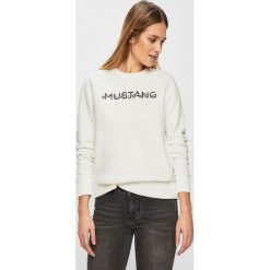 Mustang - Bluza. Białe bluzy damskie Mustang, s, z nadrukiem, z bawełny, bez rękawów, bez kaptura. W wyprzedaży za 169,90 zł.