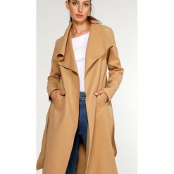 Płaszcz damski z paskiem - 1-2019 CAMELLO11. Brązowe kurtki damskie Unisono, na jesień, s, w paski, z poliesteru, eleganckie, długie. Za 149,00 zł.