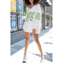 Bluza damska TAREMA. Białe bluzy sportowe damskie Bluza damska TAREMA, uniwersalny, z nadrukiem, bez rękawów, bez kaptura. W wyprzedaży za 69,00 zł.