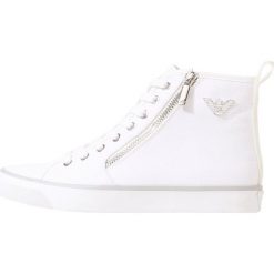 Emporio Armani TOP Sneakersy wysokie white/white. Białe trampki i tenisówki damskie Emporio Armani, z tworzywa sztucznego. W wyprzedaży za 431,40 zł.