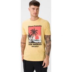Jack & Jones Kallo Koszulka Żółty. Żółte podkoszulki męskie Jack & Jones, s, z nadrukiem, z bawełny, z krótkim rękawem. Za 64,95 zł.