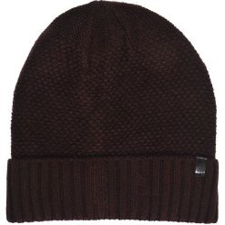 CZAPKA MĘSKA. Czerwone czapki męskie Top Secret, na zimę, bez wzorów, z dzianiny. Za 39,99 zł.