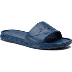 Klapki ARENA - Waterlight 001460 700 Navy. Niebieskie klapki damskie Arena, bez wzorów, z tworzywa sztucznego, bez obcasa. W wyprzedaży za 59,99 zł.
