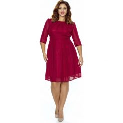 Bordowa Wizytowa Sukienka z Zakładkami przy Dekolcie PLUS SIZE. Czerwone sukienki damskie marki Molly.pl, na imprezę, xl, bez wzorów, z satyny, eleganckie, bez kołnierzyka, plus size, bez rękawów, wyszczuplające. W wyprzedaży za 139,93 zł.