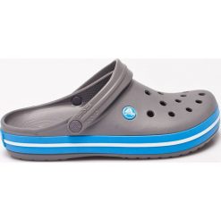 Crocs - Klapki. Szare kapcie męskie Crocs, z materiału. W wyprzedaży za 179,90 zł.