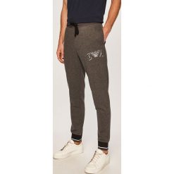 Emporio Armani - Spodnie. Szare spodnie męskie Emporio Armani, na co dzień, xl, z nadrukiem, z elastanu. W wyprzedaży za 249,90 zł.