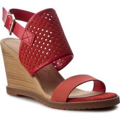 Sandały EMU AUSTRALIA - Allamanda W11384 Watermelon. Czerwone klapki damskie EMU Australia, bez wzorów, ze skóry, bez obcasa, na obcasie. W wyprzedaży za 349,00 zł.