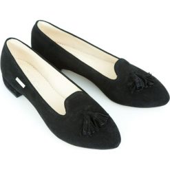 Zamszowe balerinki w szpic - skóra naturalna - model 045 - kolor czarny welur. Czarne baleriny damskie Zapato, bez wzorów, z jeansu, klasyczne, bez obcasa, na obcasie. W wyprzedaży za 179,40 zł.