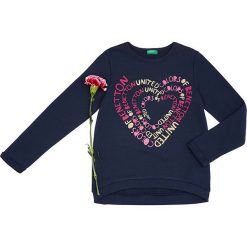 Bluza w kolorze granatowo-różowym. Różowe bluzy niemowlęce Benetton Kids, z nadrukiem, bez rękawów, bez kaptura. W wyprzedaży za 32,95 zł.