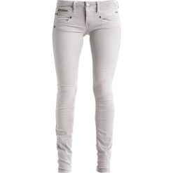 Freeman T. Porter ALEXA Jeansy Slim Fit limestone. Szare rurki damskie Freeman T. Porter, z elastanu. W wyprzedaży za 295,20 zł.