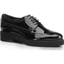 Buty damskie. Czarne półbuty damskie Wittchen, bez wzorów, ze skóry, na wysokim obcasie, na obcasie, bez zapięcia. W wyprzedaży za 559,90 zł.