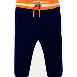 Mayoral - Spodnie dziecięce 68-98 cm. Niebieskie spodnie chłopięce Mayoral, bez wzorów, z bawełny, sportowe. Za 73,90 zł.