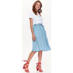 SPÓDNICA DAMSKA Z CIENKIEGO DENIMU, ROZKLOSZOWANA. Niebieskie spódniczki damskie jeansowe Top Secret, na co dzień, bez wzorów, eleganckie, midi, rozkloszowane. W wyprzedaży za 39,99 zł.