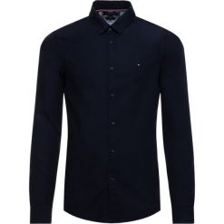 Koszula TOMMY HILFIGER Classic Dobby MW0MW10721. Szare koszule męskie TOMMY HILFIGER, xl, bez wzorów, z bawełny, casualowe, bez kołnierzyka, bez rękawów. W wyprzedaży za 259,00 zł.