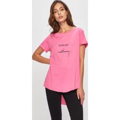 Answear - T-shirt. Różowe bluzki damskie ANSWEAR, s, z nadrukiem, z bawełny, z okrągłym kołnierzem. Za 39,90 zł.