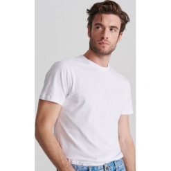 Gładki T-shirt basic - Biały. Białe t-shirty damskie Reserved, s, bez wzorów, bez kołnierzyka. Za 29,99 zł.