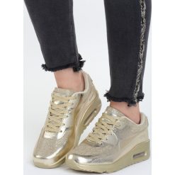 Złote Buty Sportowe Alikeness. Żółte buty sportowe damskie marki NEWFEEL, z gumy. Za 89,99 zł.