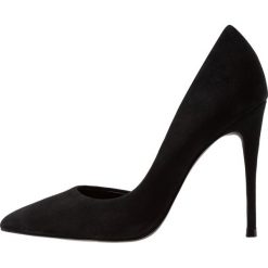 Steve Madden FELICITY Szpilki black. Czarne czółenka damskie na sylwestra Steve Madden, bez wzorów, z weluru, bez obcasa, na szpilce, bez zapięcia. Za 419,00 zł.