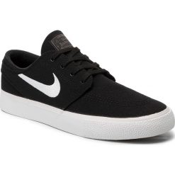 Buty NIKE - Sb Zoom Janoski Cnvs Rm AR7718 001 Black/White/Thunder Grey. Czarne półbuty męskie Nike, na co dzień, bez wzorów, z tworzywa sztucznego, bez zapięcia. W wyprzedaży za 299,00 zł.