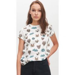 T-shirt z printem na całości -. T-shirty damskie Reserved, xs, bez wzorów, bez kołnierzyka. Za 29,99 zł.