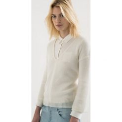 Kardigany damskie: Sweter w serek ażurowy