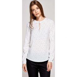 Wizytowa Prosta Bluzka z Łezką na Dekolcie - Wzór Ecru. Szare bluzki damskie marki Molly.pl, s, bez wzorów, eleganckie, z falbankami, z długim rękawem. Za 121,90 zł.
