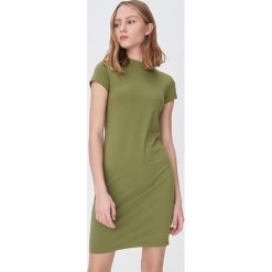 Dopasowana sukienka mini - Khaki. Brązowe sukienki damskie Sinsay, s, bez wzorów, bez kołnierzyka, bez rękawów, mini, dopasowane. Za 39,99 zł.