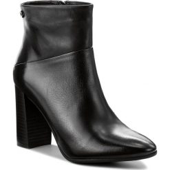 Botki CARINII - B4136 E50-000-POL-C46. Czarne buty zimowe damskie Carinii, ze skóry. W wyprzedaży za 239,00 zł.