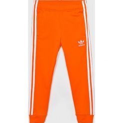 Adidas Originals - Spodnie dziecięce 128-164 cm. Spodnie chłopięce adidas Originals, bez wzorów, z poliesteru. W wyprzedaży za 89,90 zł.