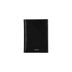 DKNY Bryant Etui na paszport Czarny. Czarne portfele damskie DKNY, ze skóry. Za 438,95 zł.