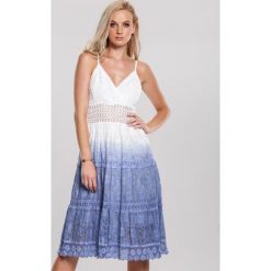 Ciemnoniebieska Sukienka Camera. Niebieskie sukienki damskie other, xl, bez wzorów, bez kołnierzyka, bez rękawów, midi. Za 59,99 zł.