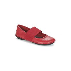 Baleriny Camper RIGHT NINA. Czerwone baleriny damskie Camper, bez wzorów, bez obcasa. W wyprzedaży za 364,00 zł.