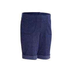Spodenki do gimnastyki 100 dla maluchów. Niebieskie spodenki sportowe męskie marki DOMYOS, z bawełny, sportowe, na jogę i pilates. Za 24,99 zł.