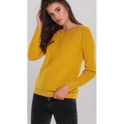 Musztardowy Sweter Bentleigh. Żółte swetry damskie Renee, s, bez wzorów, z dzianiny, eleganckie, bez rękawów, długie, bez kaptura. Za 79,99 zł.