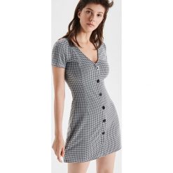 Sukienka mini z guzikami - Czarny. Czarne sukienki damskie Cropp, s, bez wzorów, bez kołnierzyka, bez rękawów, mini. Za 69,99 zł.