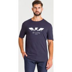 T-SHIRT Emporio Armani. Niebieskie t-shirty męskie Emporio Armani, s, z nadrukiem, z bawełny, z okrągłym kołnierzem. Za 449,00 zł.