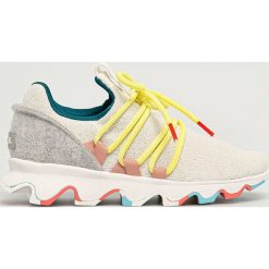 Sorel - Buty Kinetic Lace. Białe buty sportowe damskie Sorel, z gumy. W wyprzedaży za 499,90 zł.