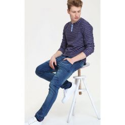 Sweter długi rękaw męski. Niebieskie swetry męskie Top Secret, xxl, w paski, z jeansu, bez kołnierzyka, bez kaptura. W wyprzedaży za 49,99 zł.
