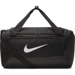 NIKE BRASILIA > BA5957-010. Pomarańczowe torby męskie na ramię Nike, w paski, z poliesteru, street. W wyprzedaży za 99,99 zł.