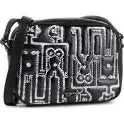 Torebka Desigual 19WAXP01. Czarne listonoszki damskie Desigual, bez wzorów, bez dodatków. W wyprzedaży za 159,00 zł.