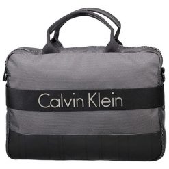 Torba w kolorze czarno-szarym na laptopa - (S)38 x (W)28 x (G)8 cm. Szare torby męskie skórzane Calvin Klein, w paski, ze skóry. W wyprzedaży za 499,95 zł.
