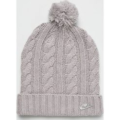 Nike Sportswear - Czapka. Szare czapki damskie marki Nike Sportswear, na zimę, z wełny. W wyprzedaży za 89,90 zł.