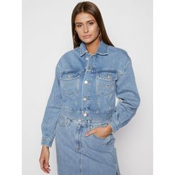 Kurtka jeansowa Tommy Jeans Trucker DW0DW07901. Niebieskie kurtki damskie Tommy Jeans, m, bez wzorów, z bawełny, bez kaptura. Za 549,00 zł.